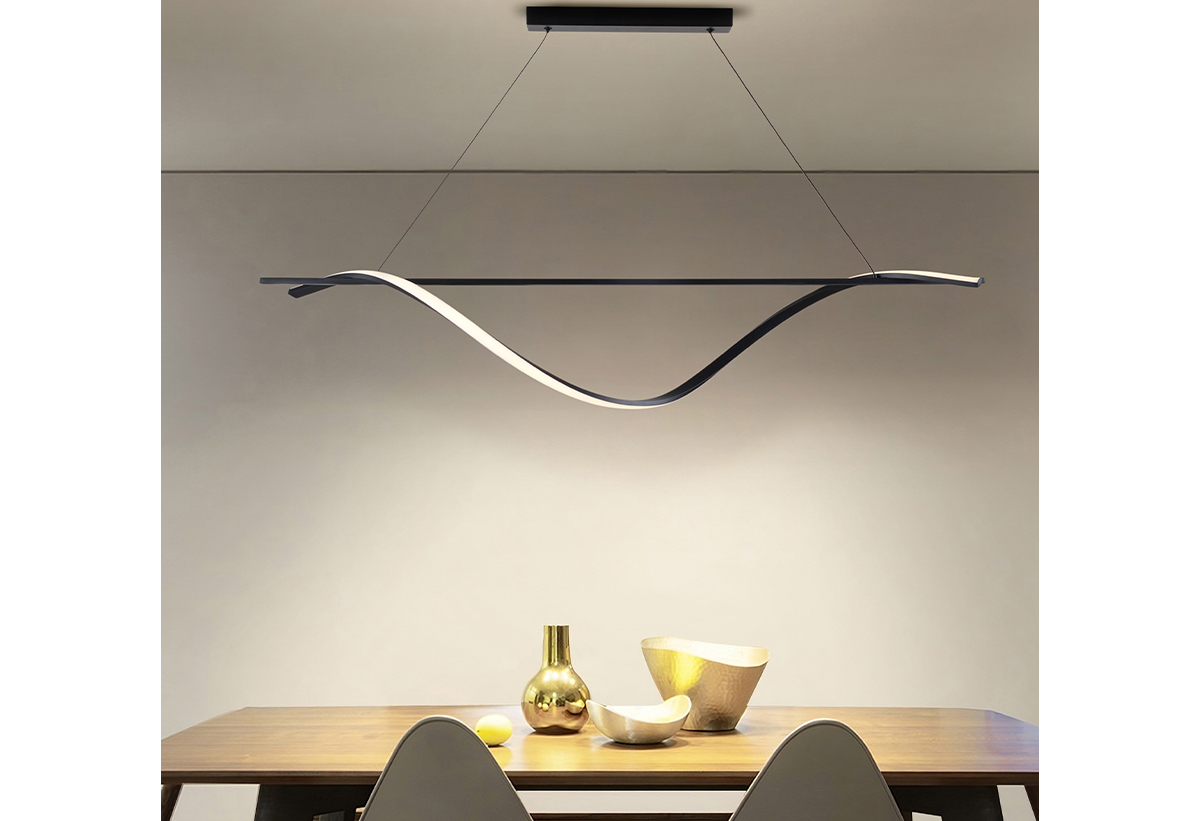 Απεικονίζεται το πλακάκι τοποθετημένο σε μια τραπεζαρία.